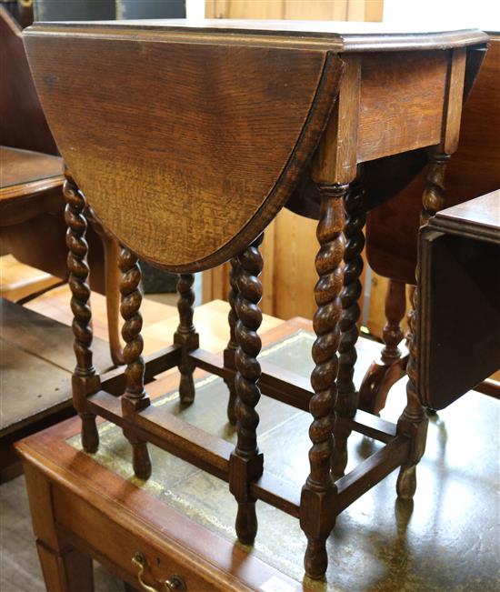 Oak gateleg table